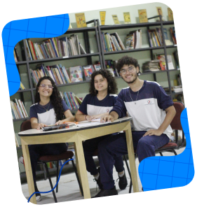 Alunos salesianos em atividade escolar